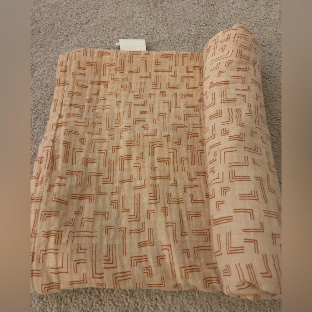 NWOT Organic cotton crate & barrel kids modern swaddle blanket